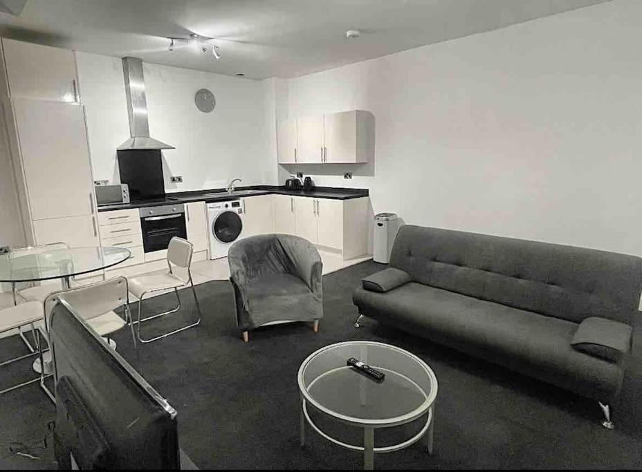 Apartmán Modern 2-Bed Flat In Salford Manchester Exteriér fotografie